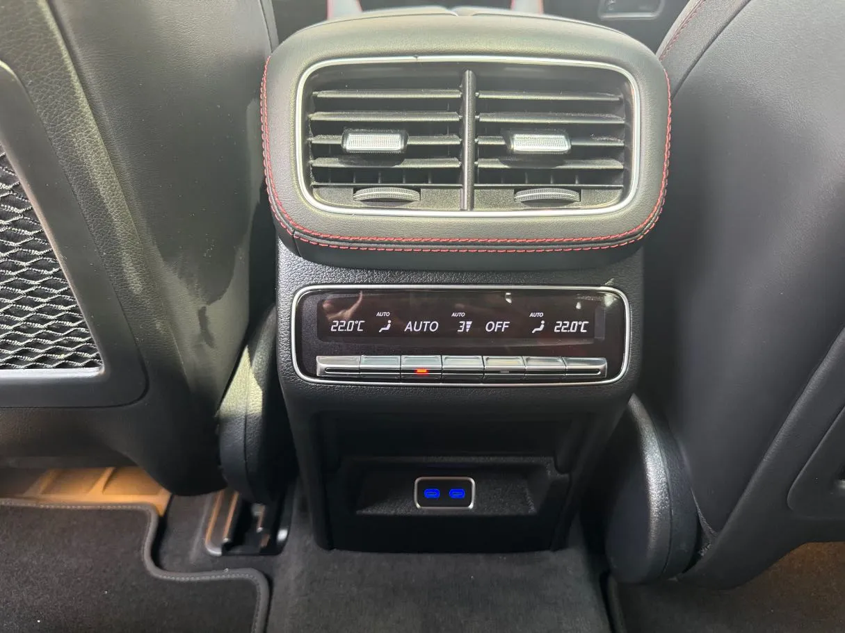 Car image 27