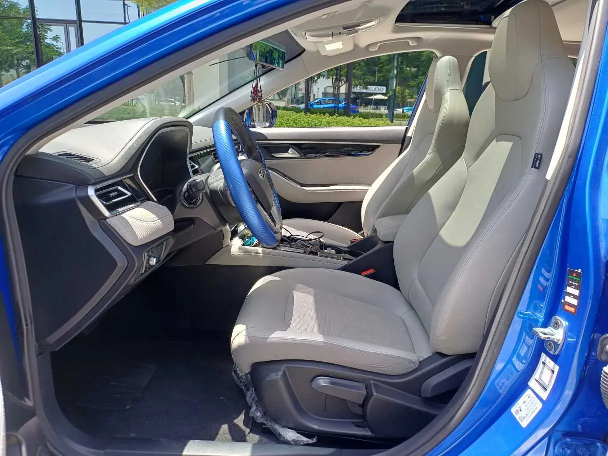 Car image 12