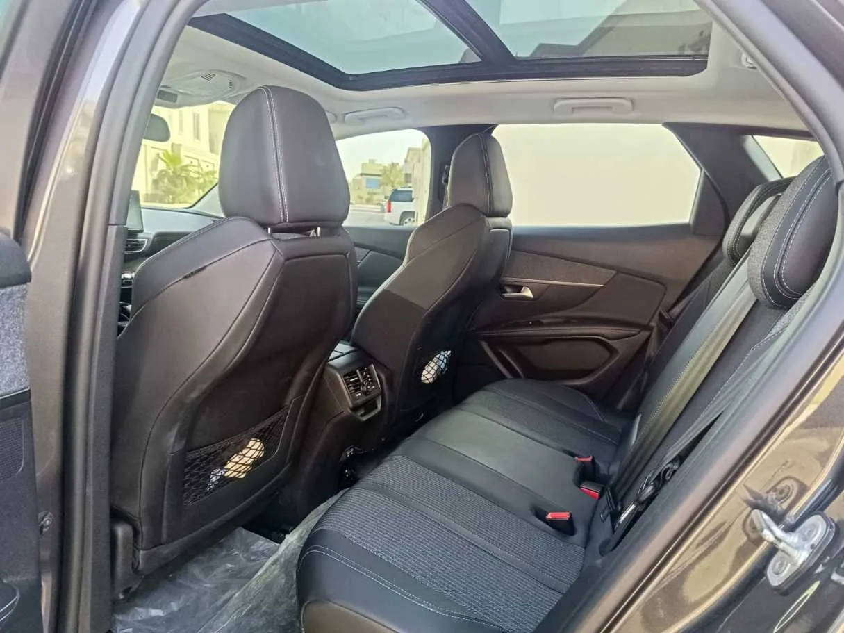Car image 18