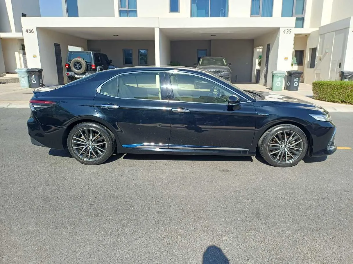 Car image 4