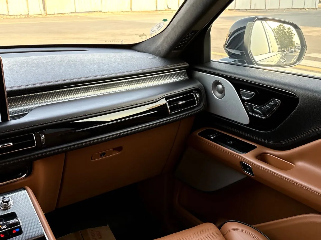 Car image 28