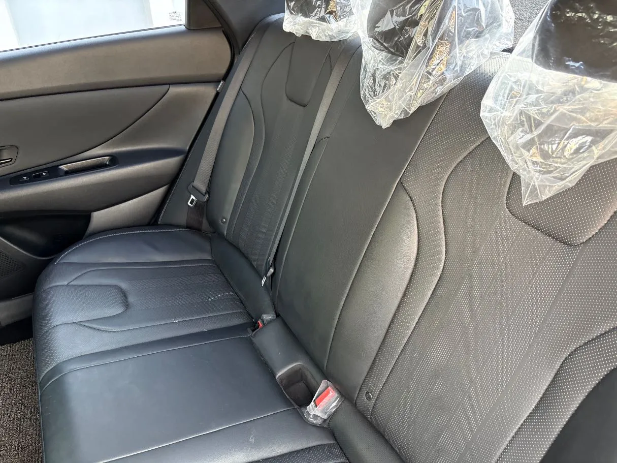 Car image 16