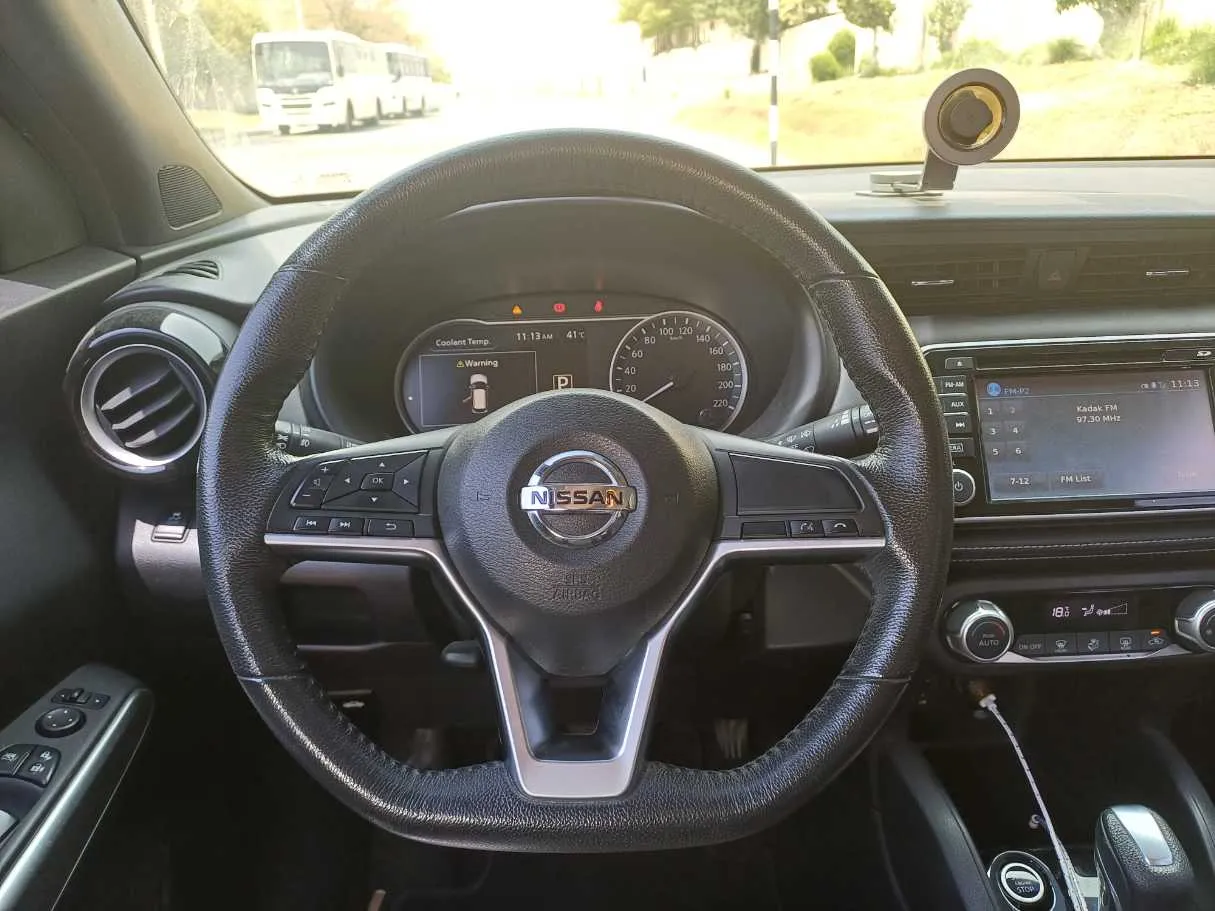 Car image 17