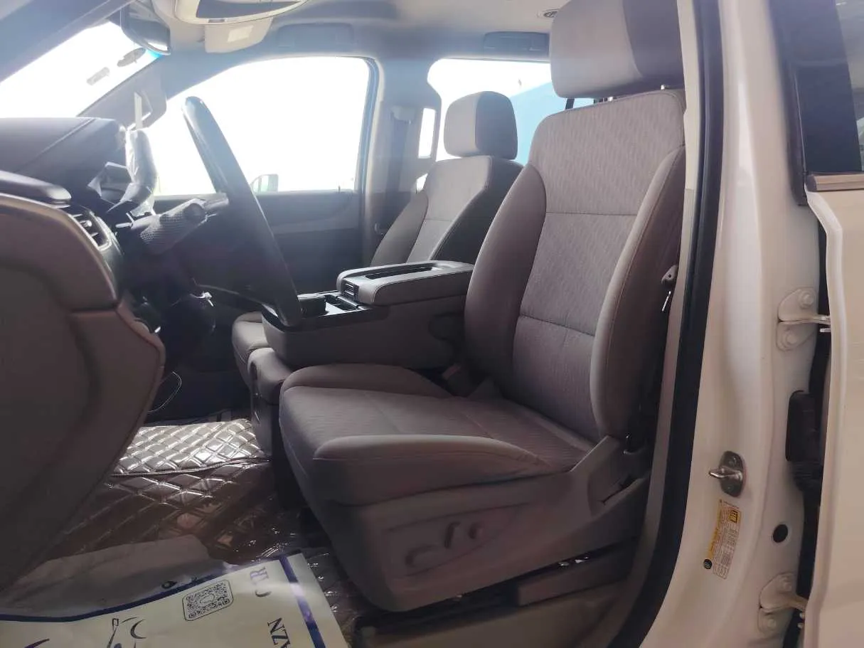 Car image 13