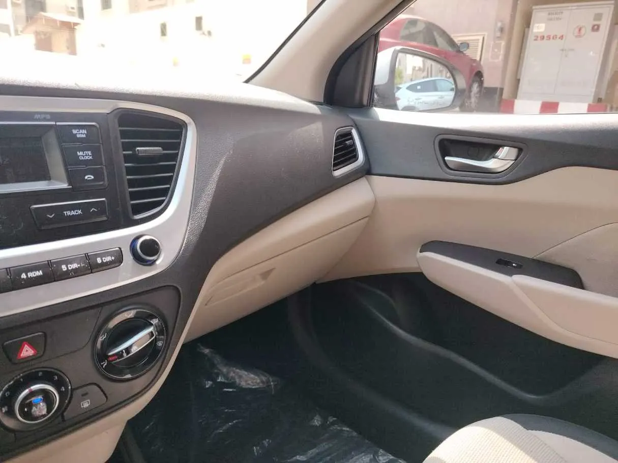 Car image 21