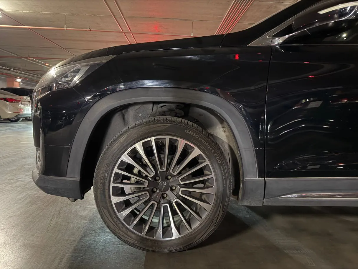 Car image 8