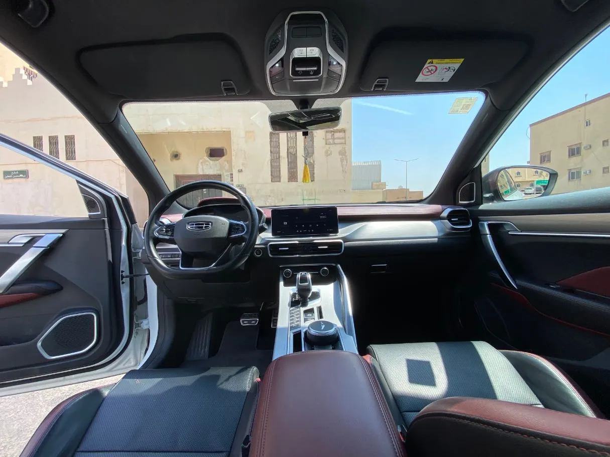 Car image 13