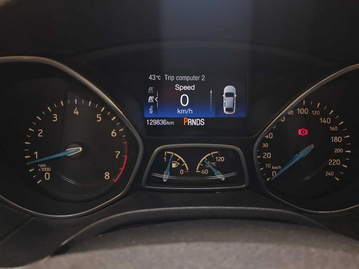 Car image 18