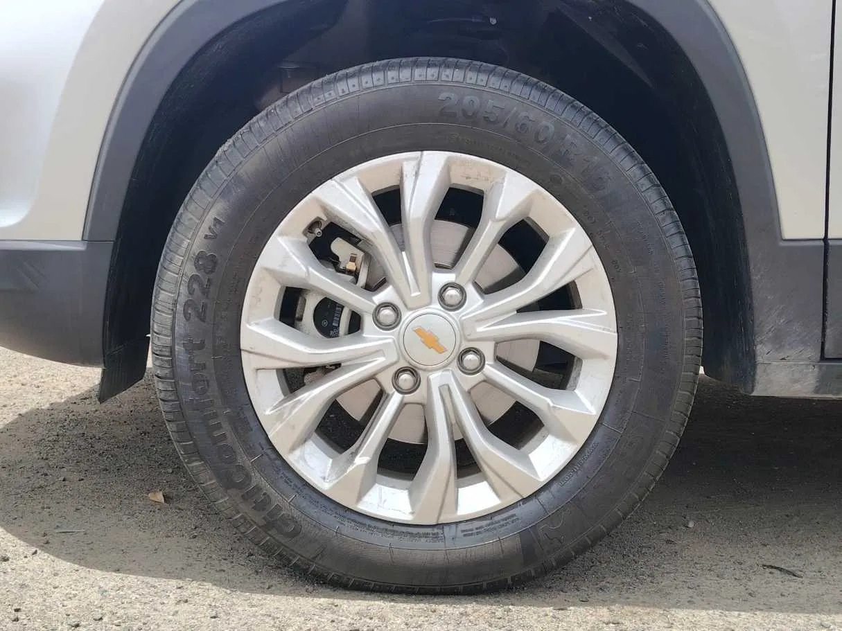 Car image 9