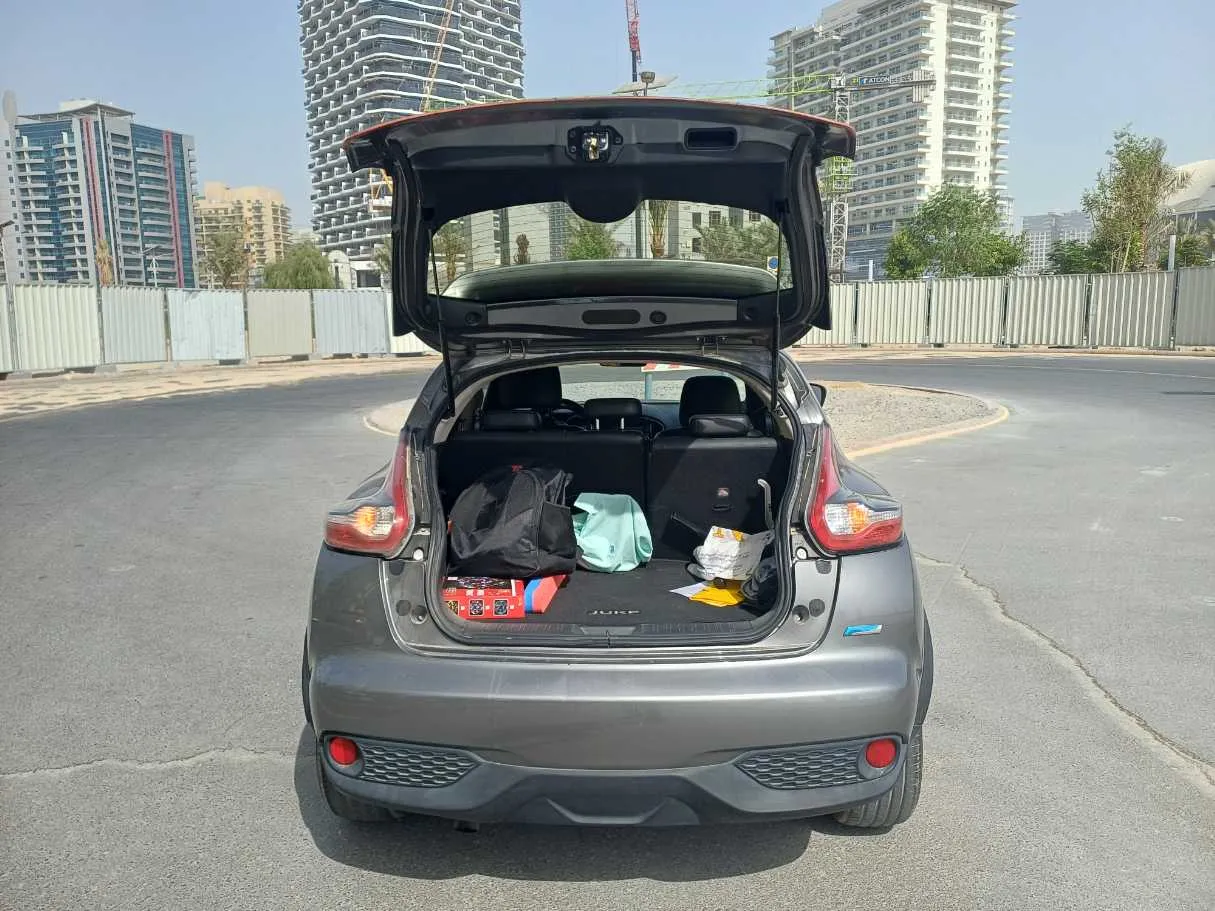 Car image 19