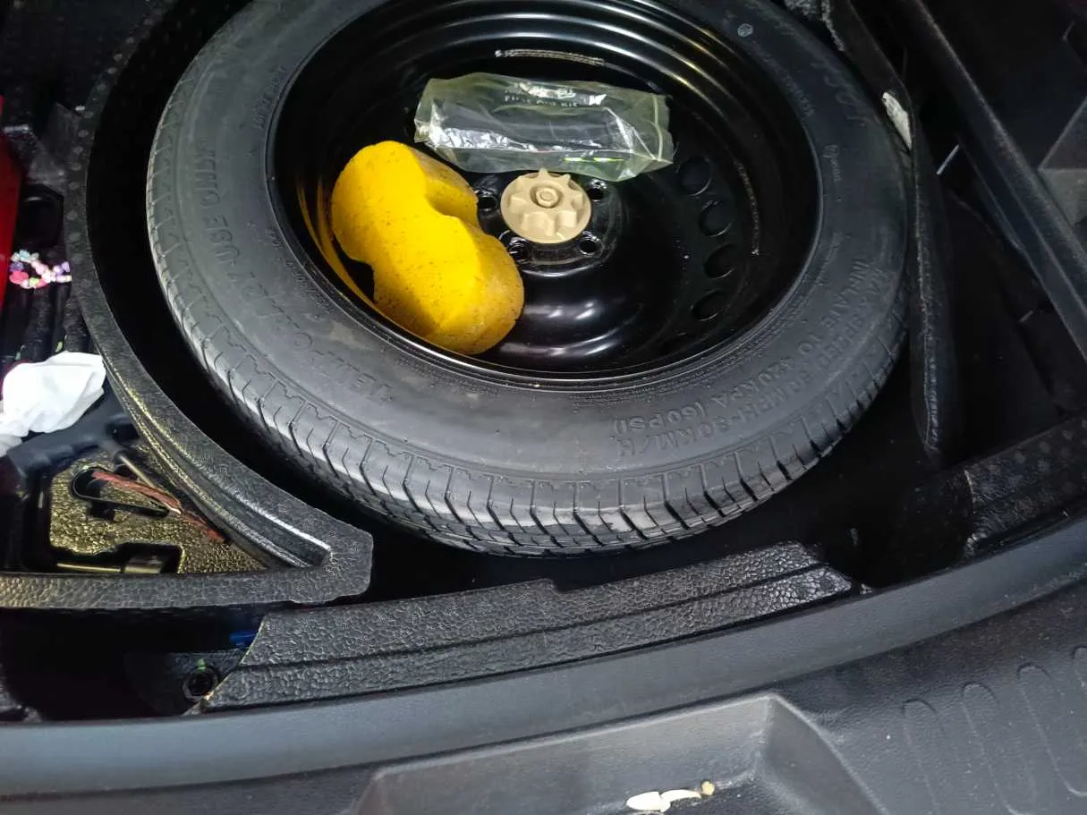 Car image 32