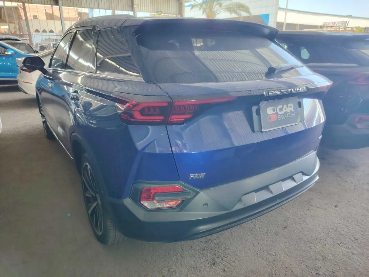 Car image 8