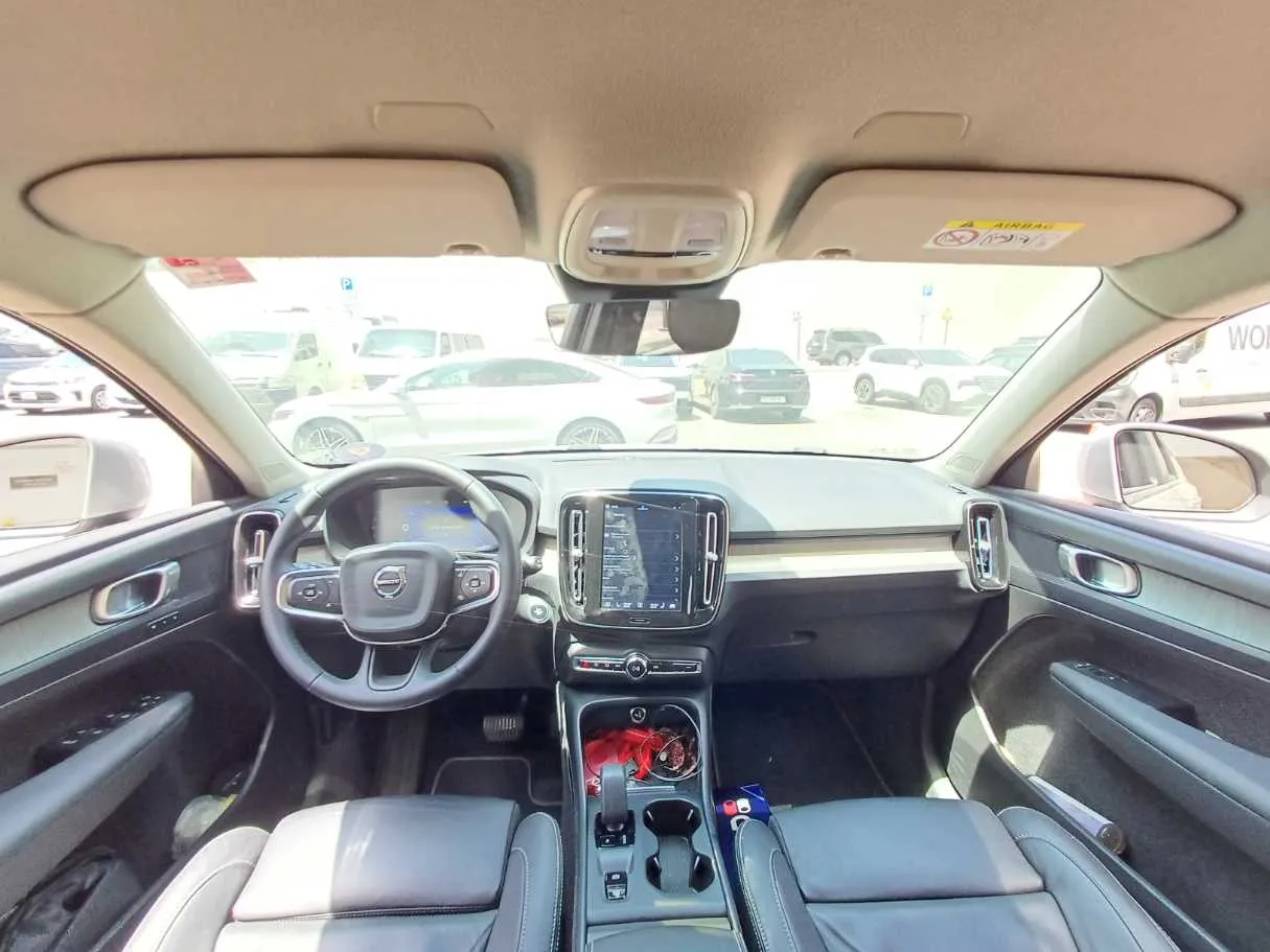 Car image 14