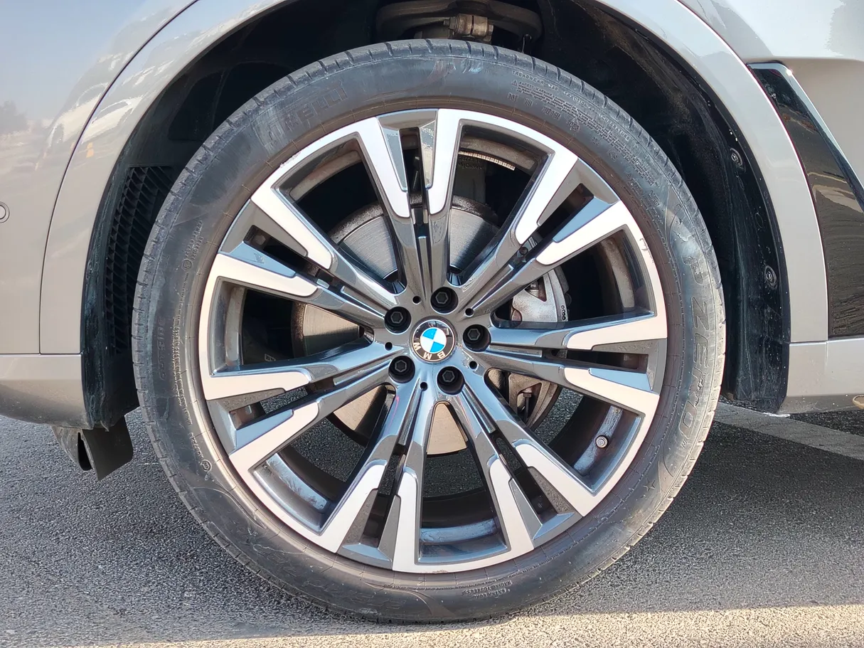Car image 10