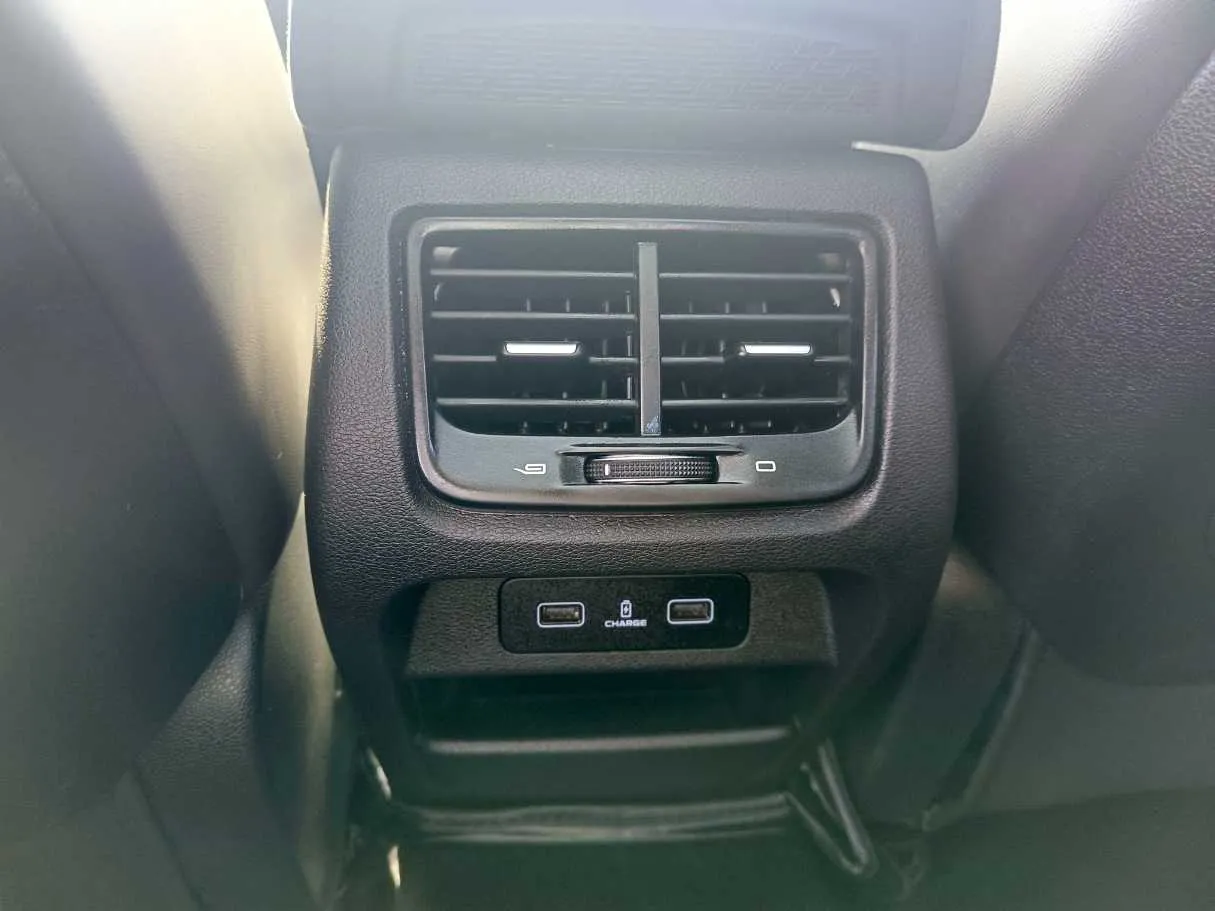 Car image 36