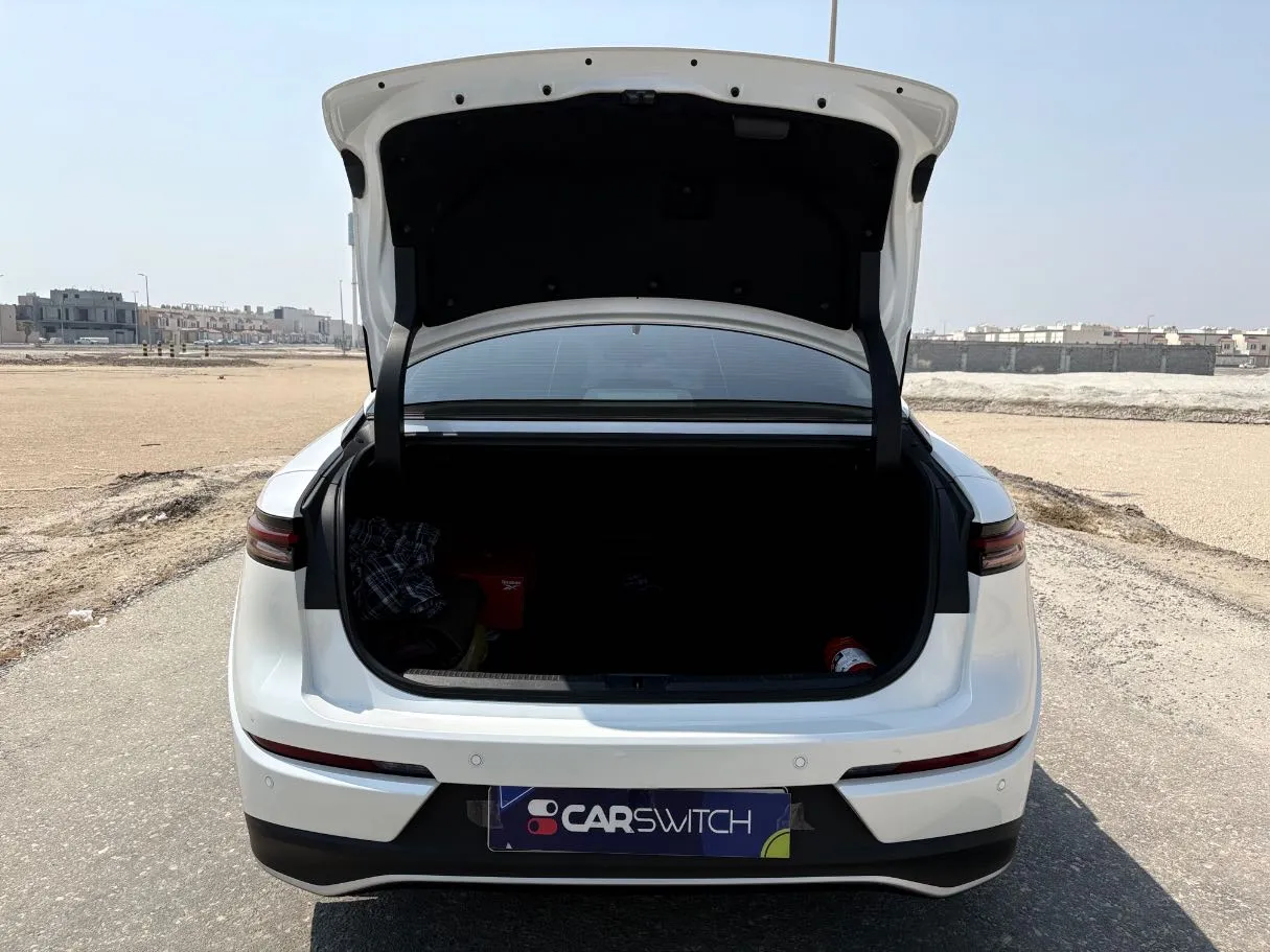 Car image 25
