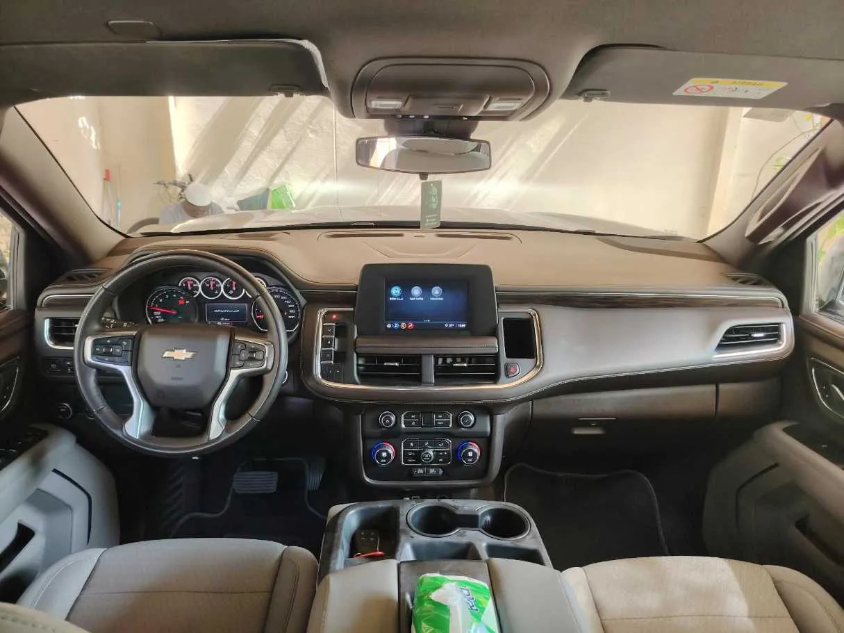Car image 19