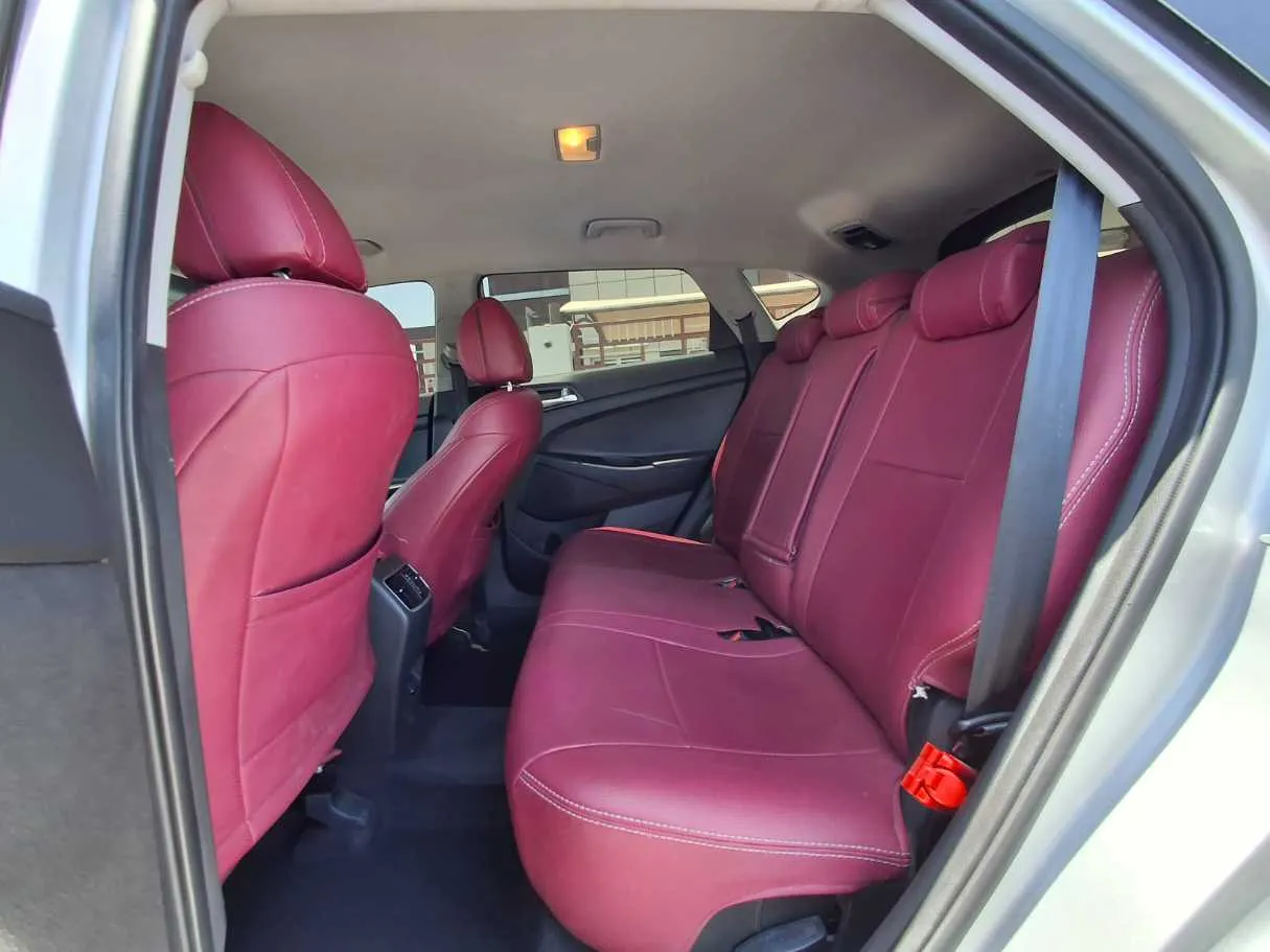 Car image 13