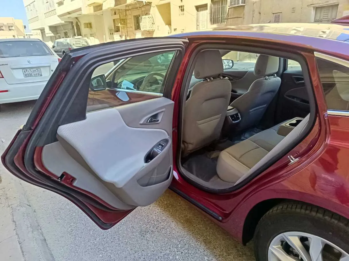 Car image 14