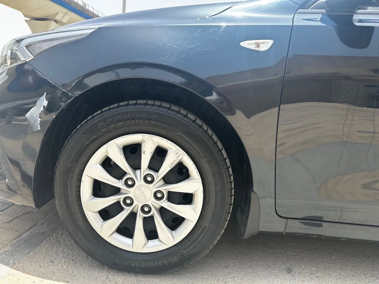 Car image 9
