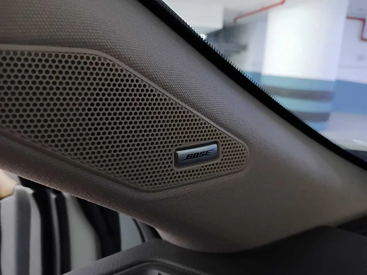 Car image 26
