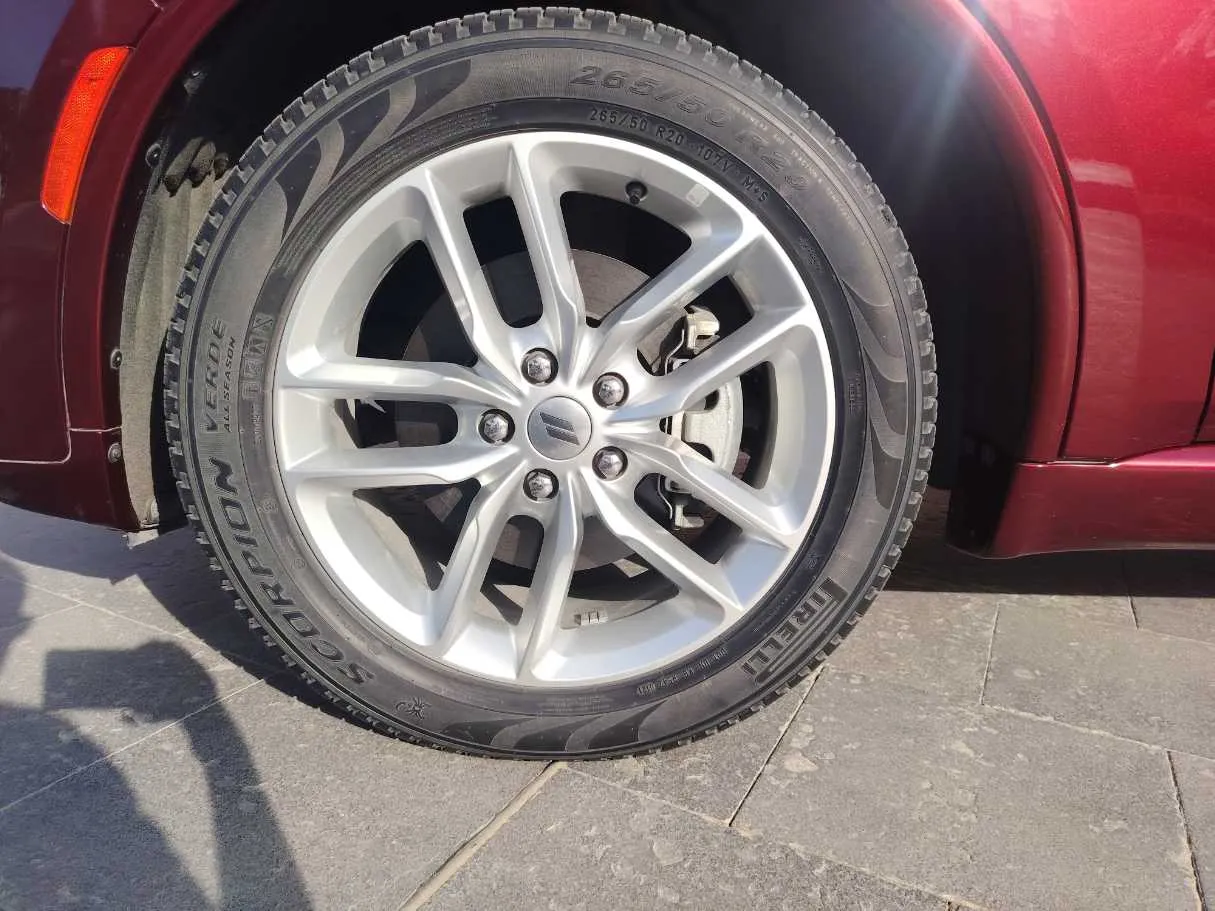 Car image 10