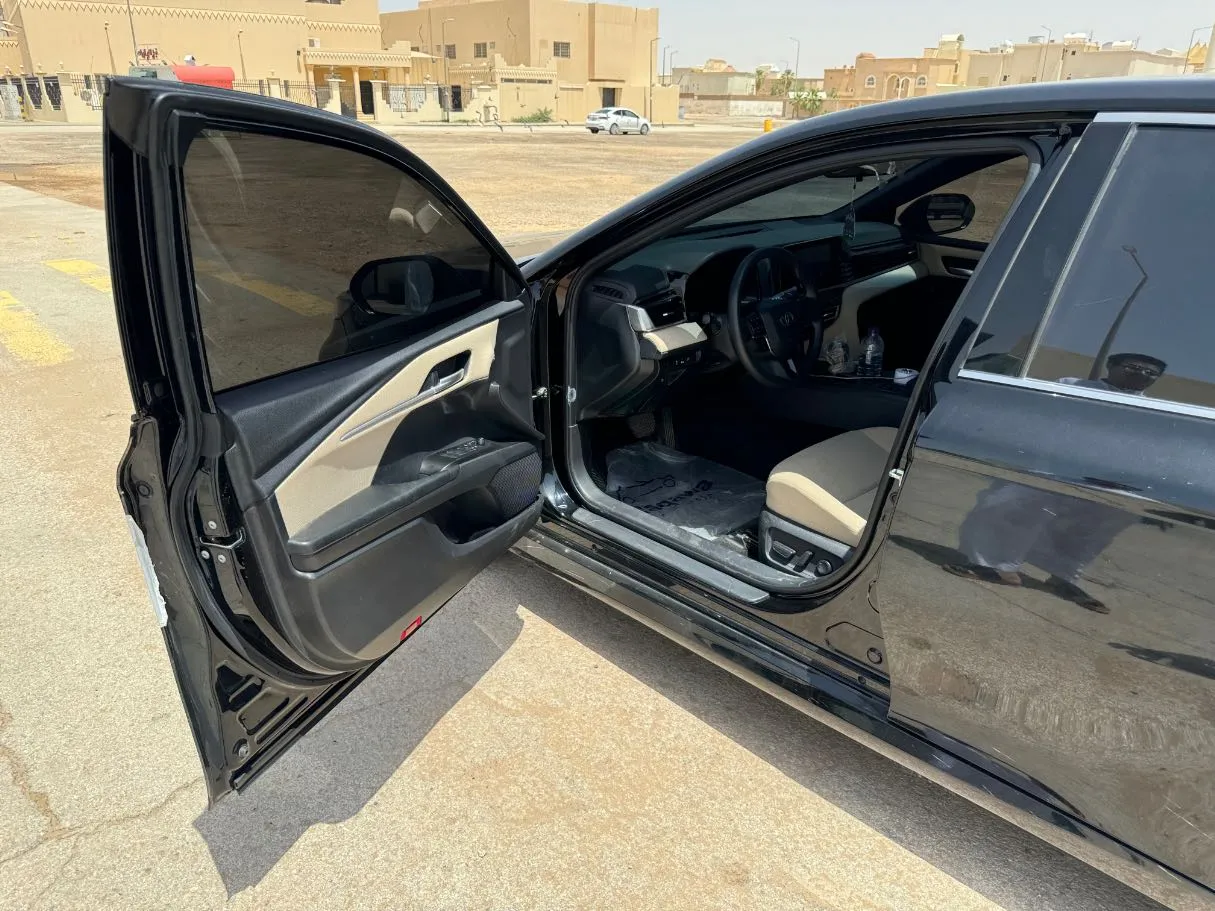 Car image 10