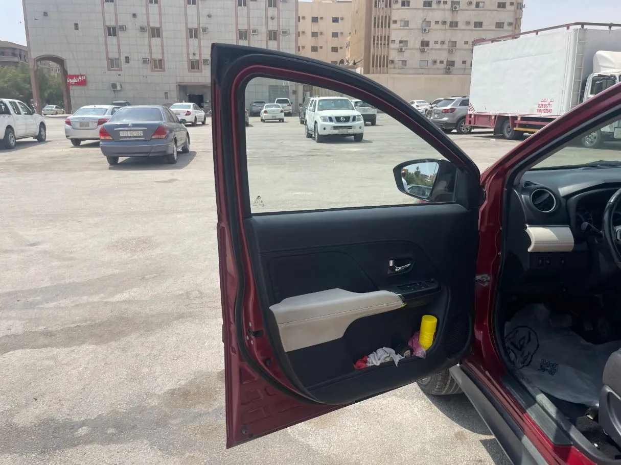 Car image 10