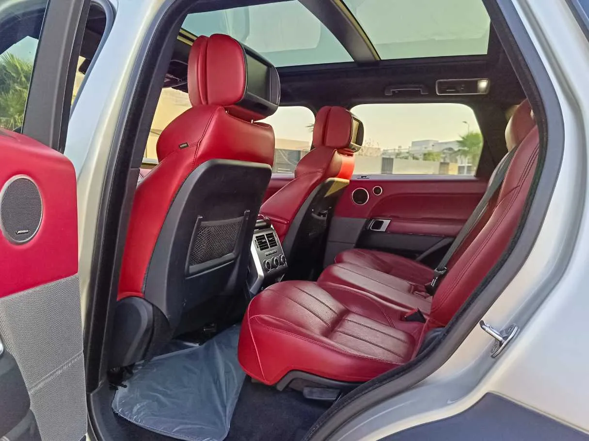 Car image 17