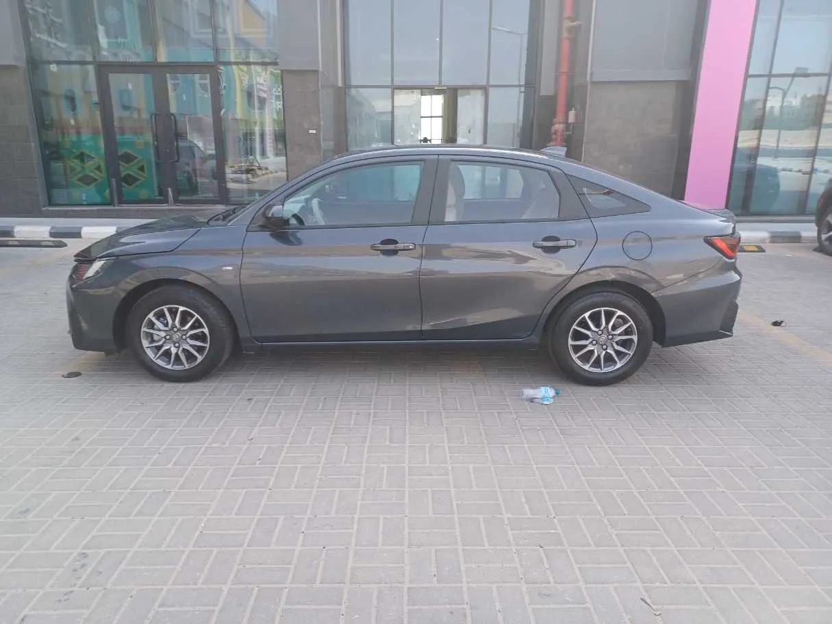 Car image 8