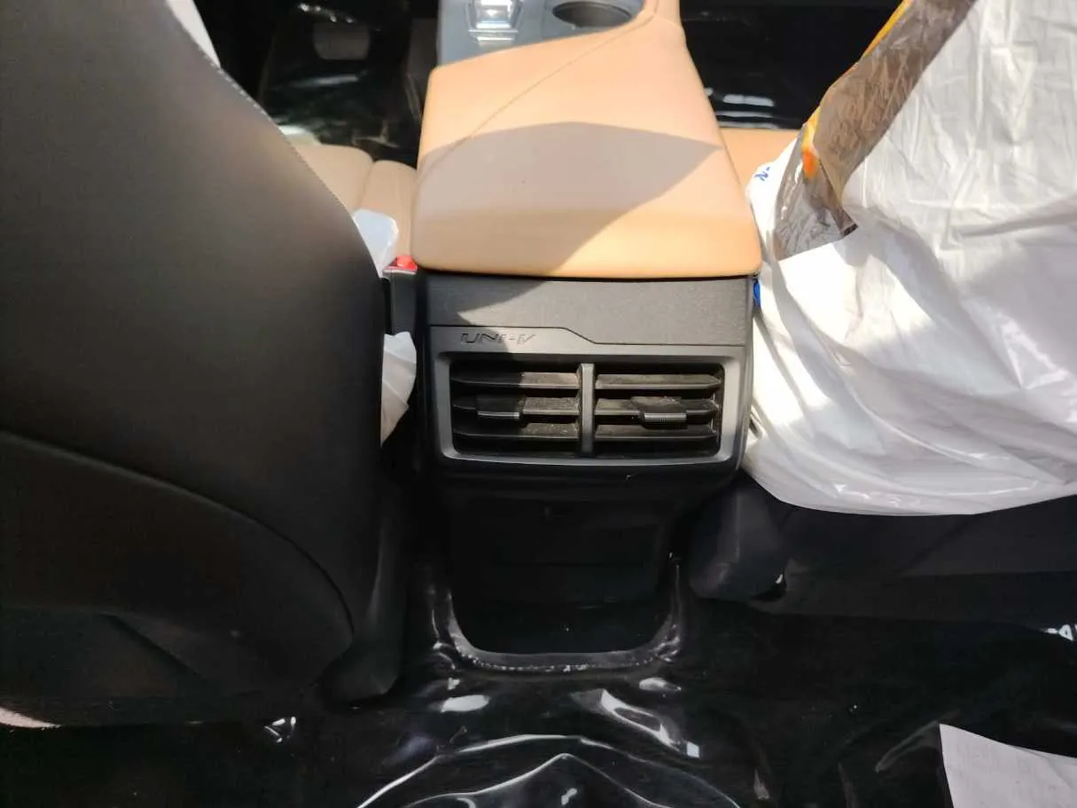 Car image 38