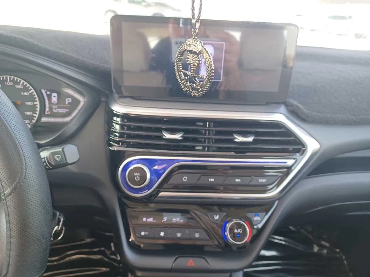 Car image 15