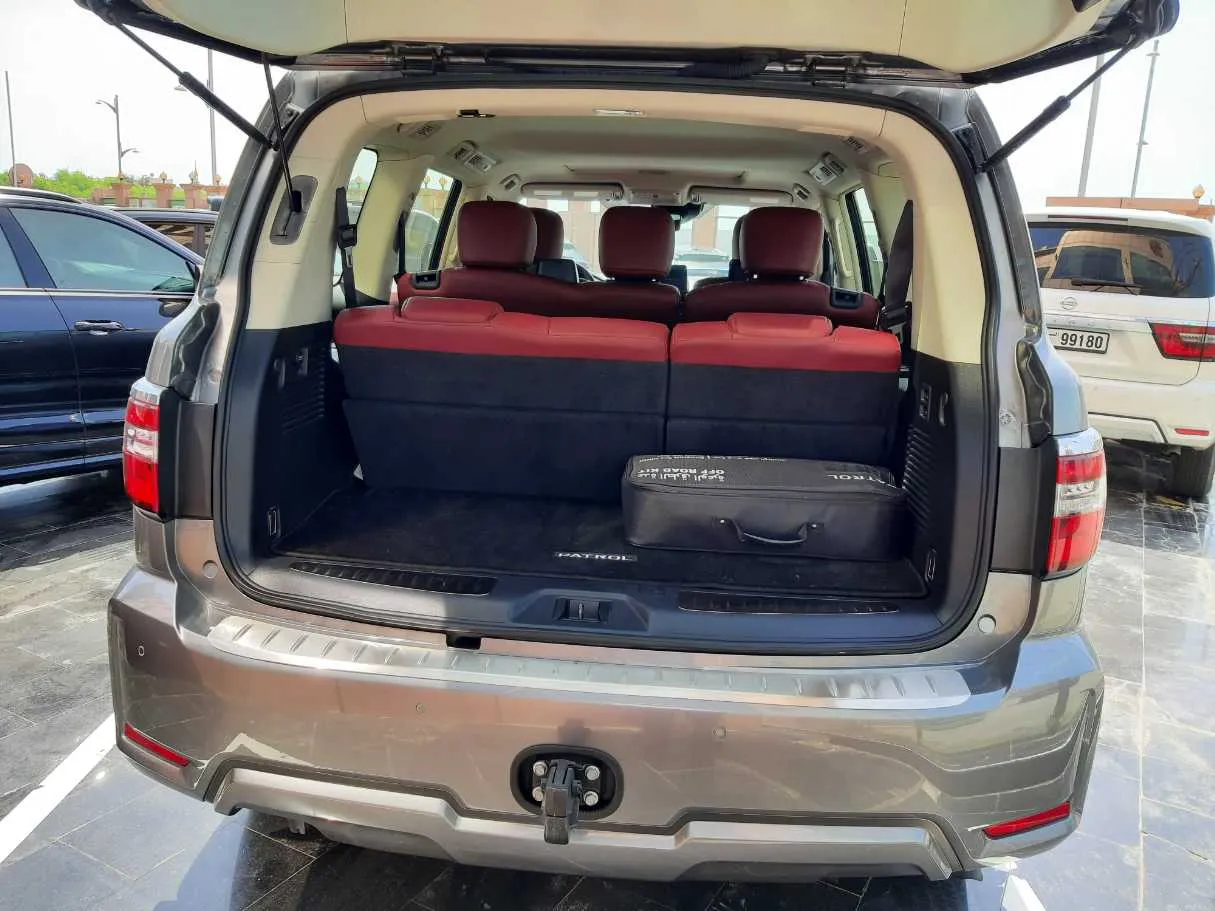 Car image 19