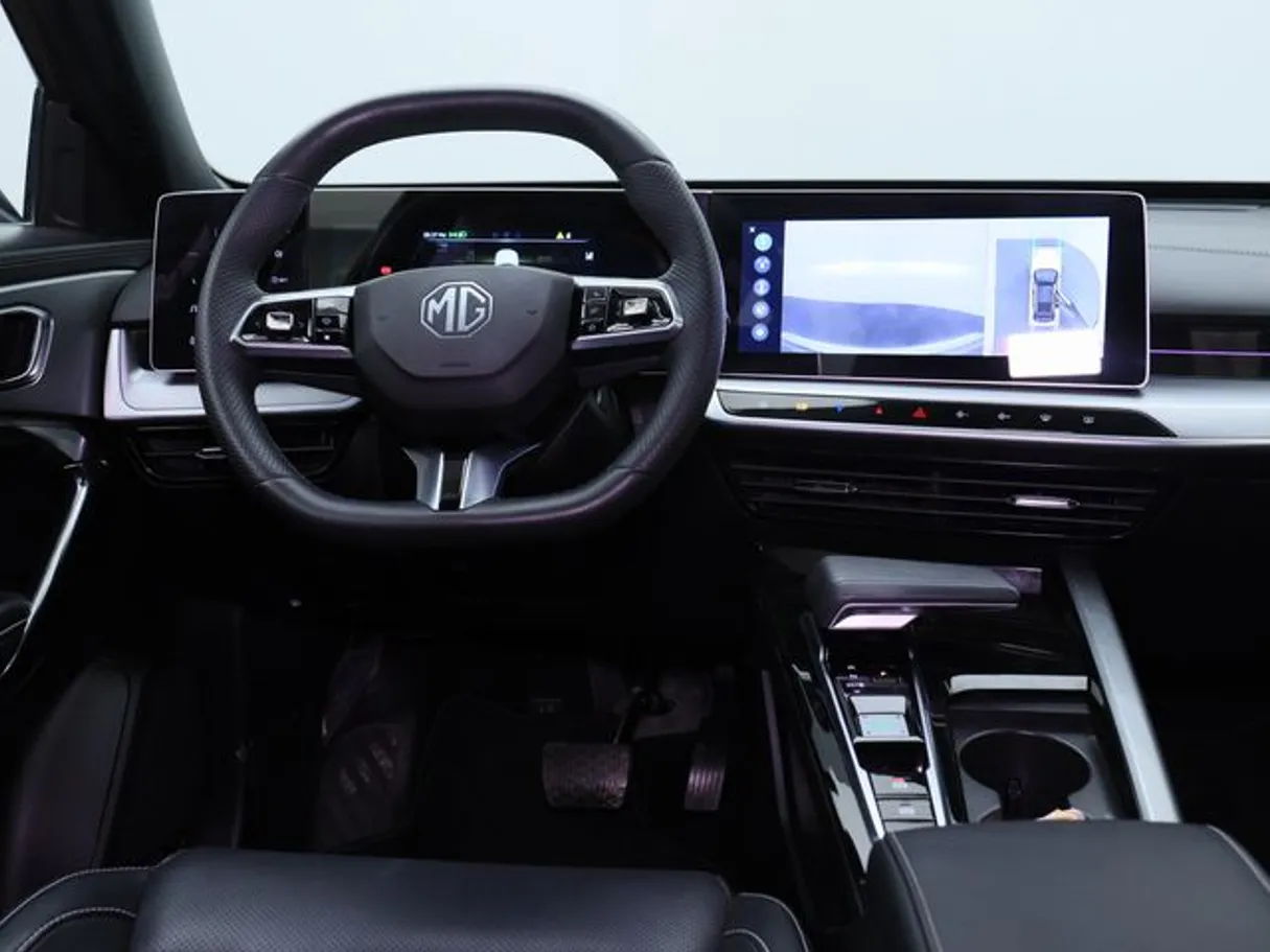 Car image 15