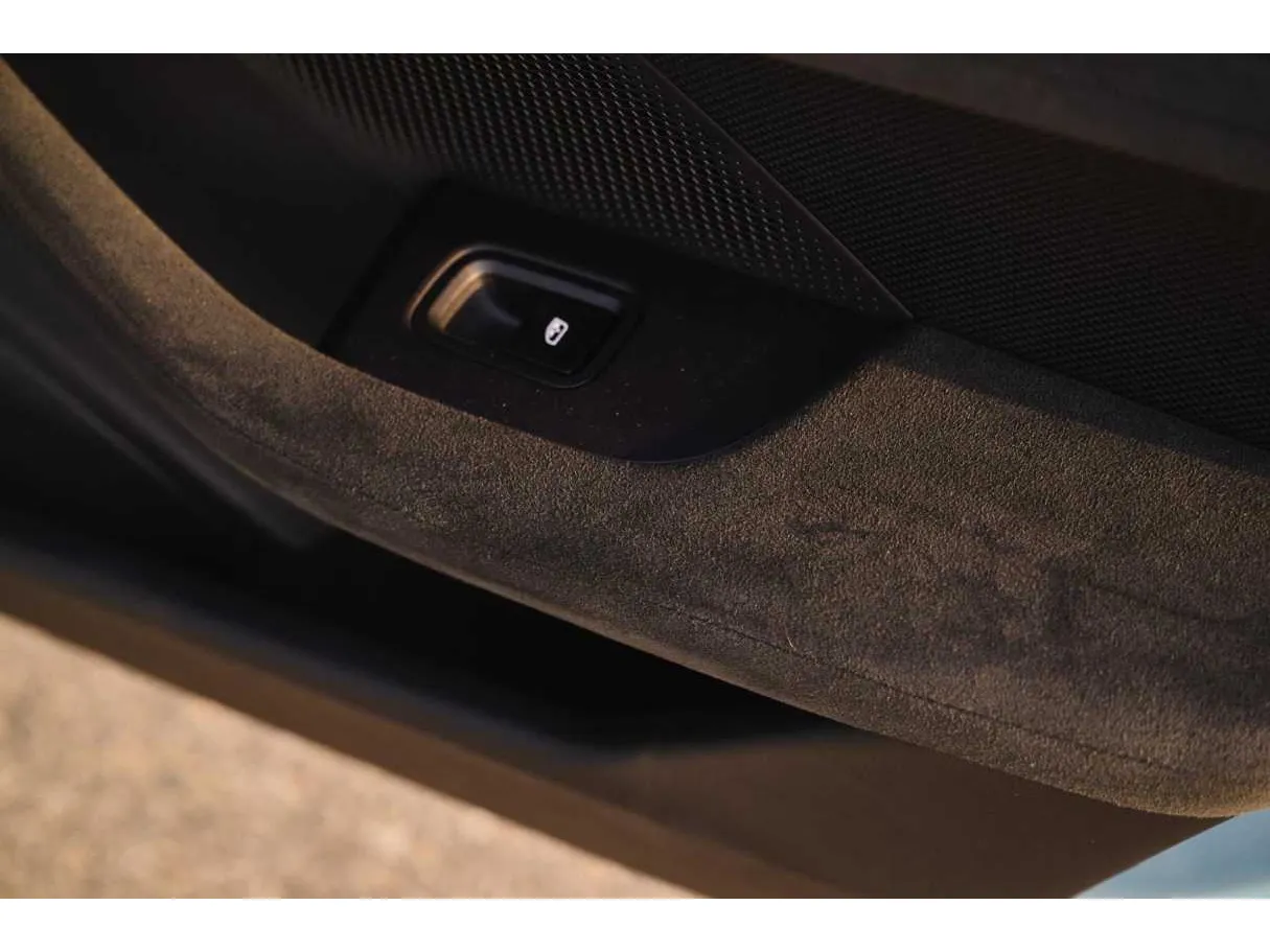 Car image 37