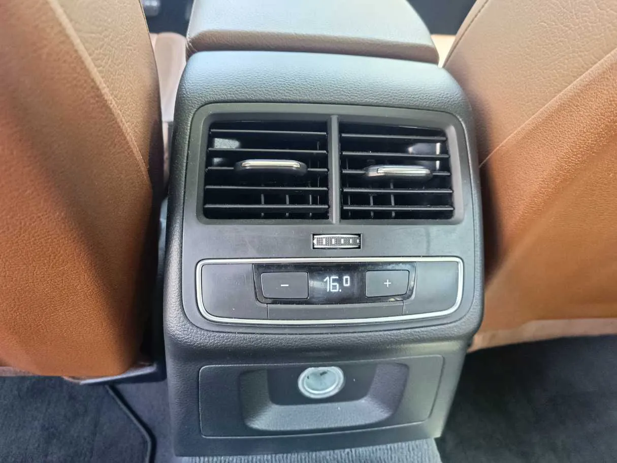 Car image 31