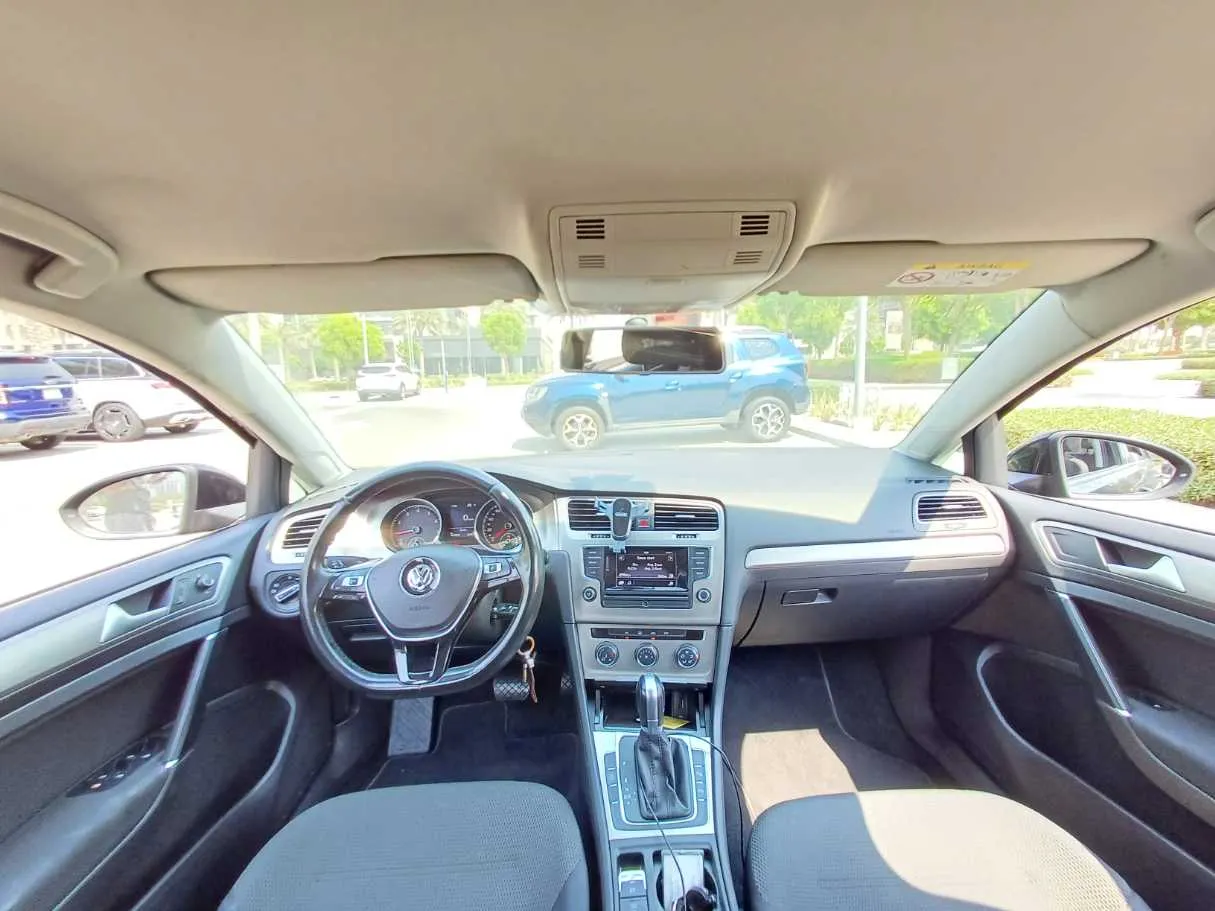 Car image 18