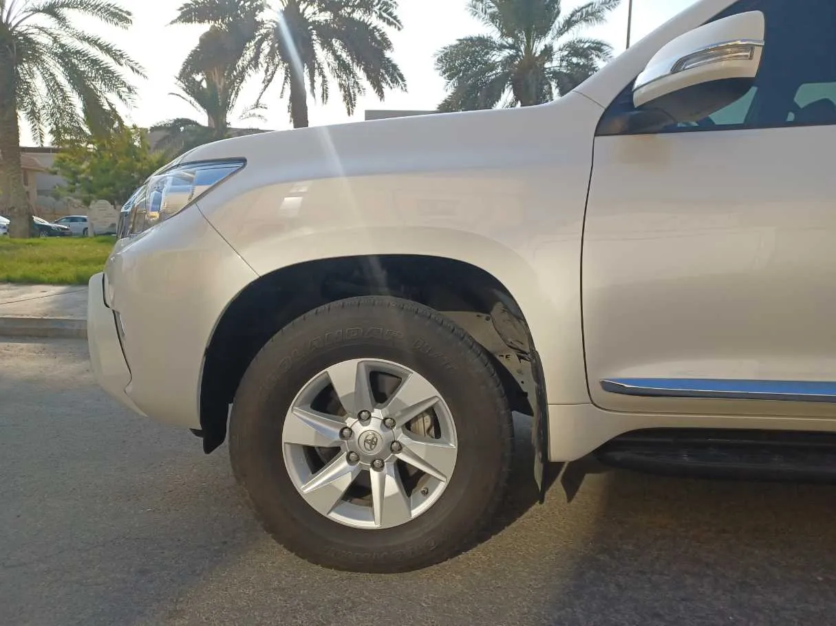 Car image 9