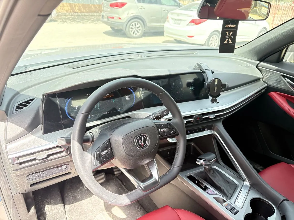 Car image 12