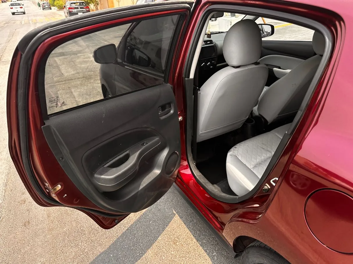Car image 13