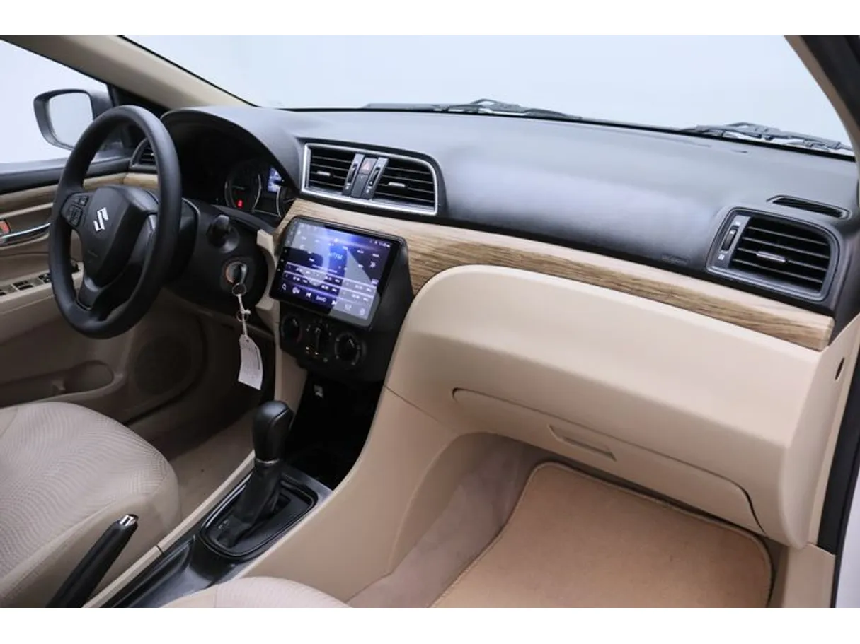 Car image 10