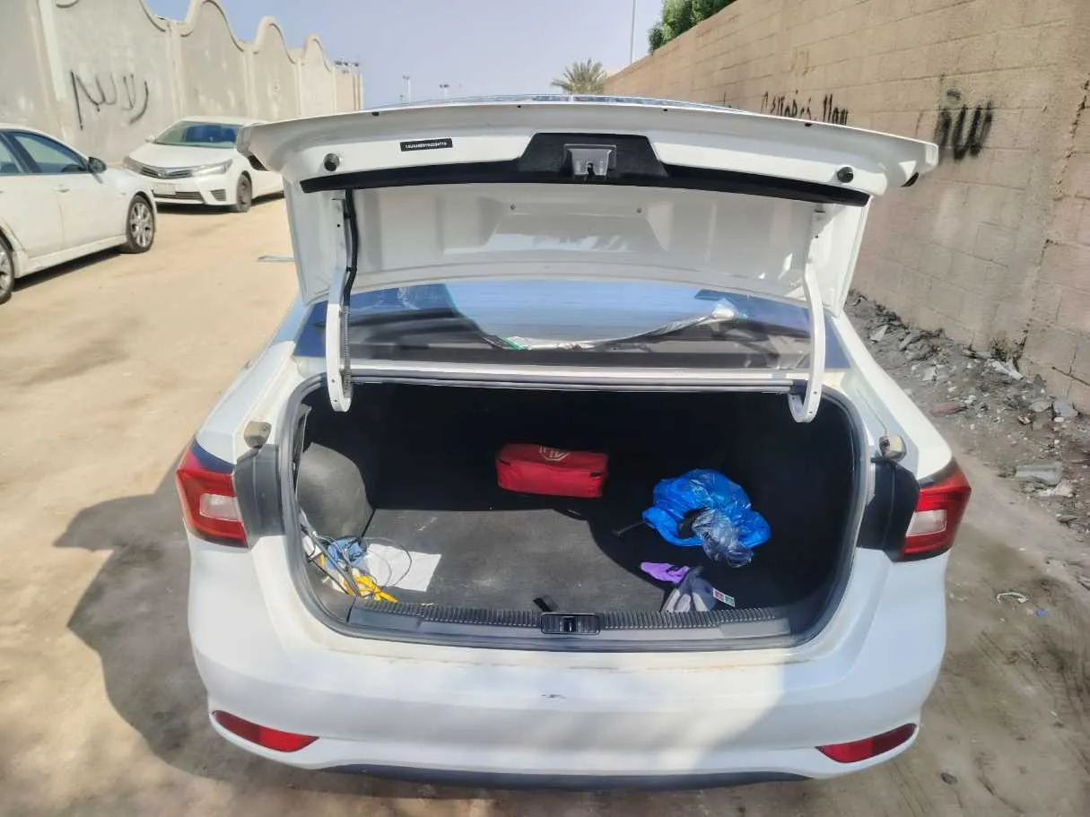 Car image 30