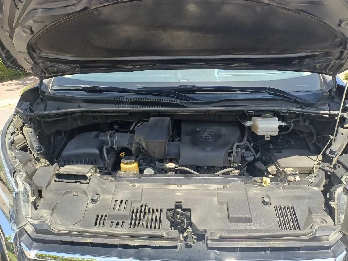Car image 25