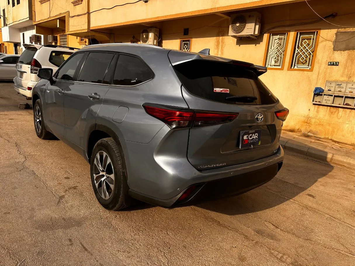 Car image 7