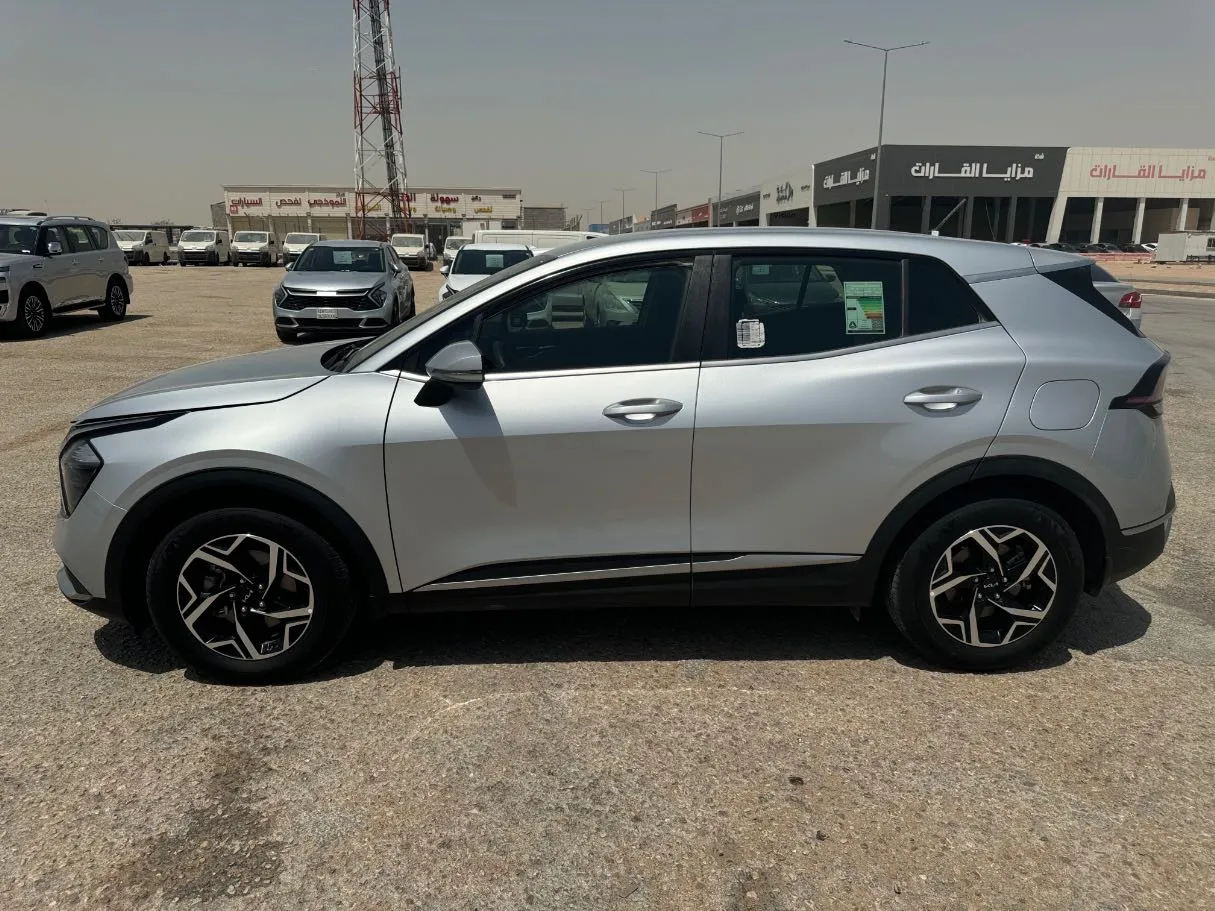 Car image 8