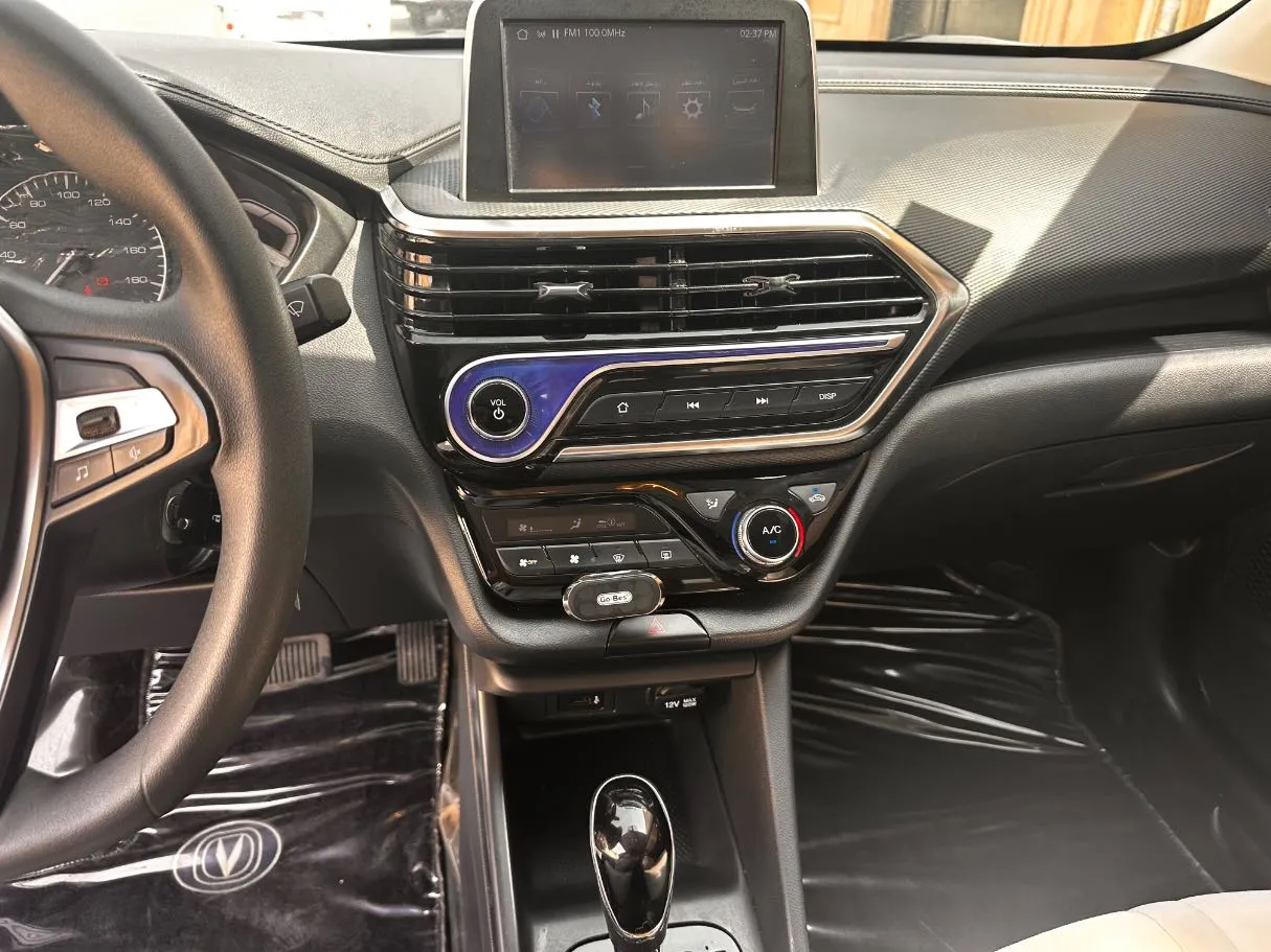 Car image 18
