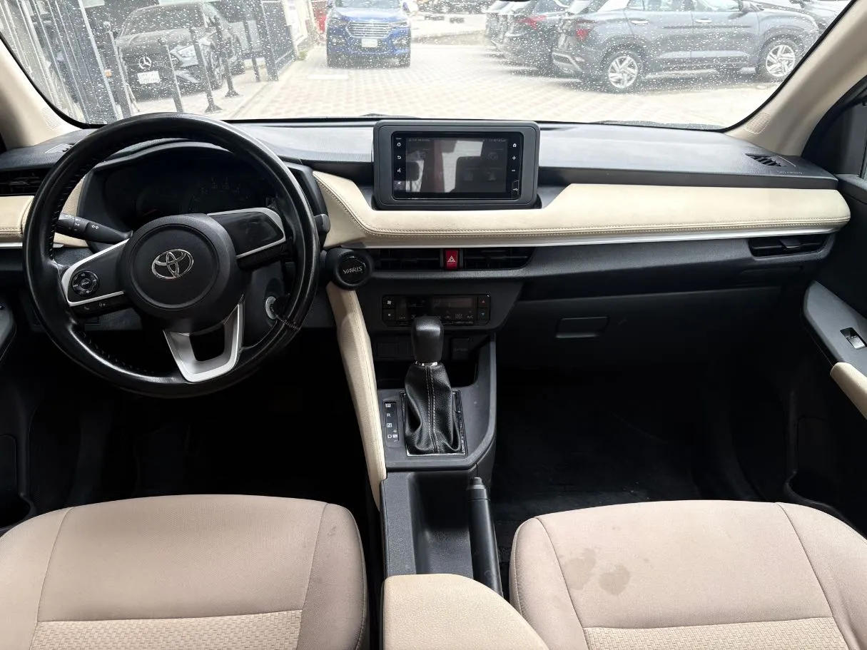 Car image 17