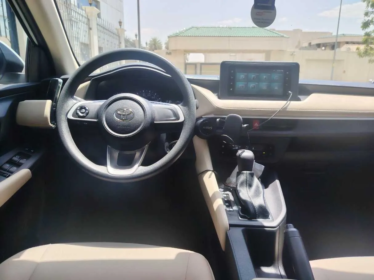 Car image 19