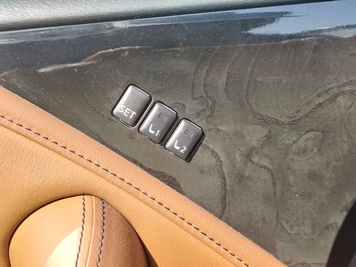 Car image 32