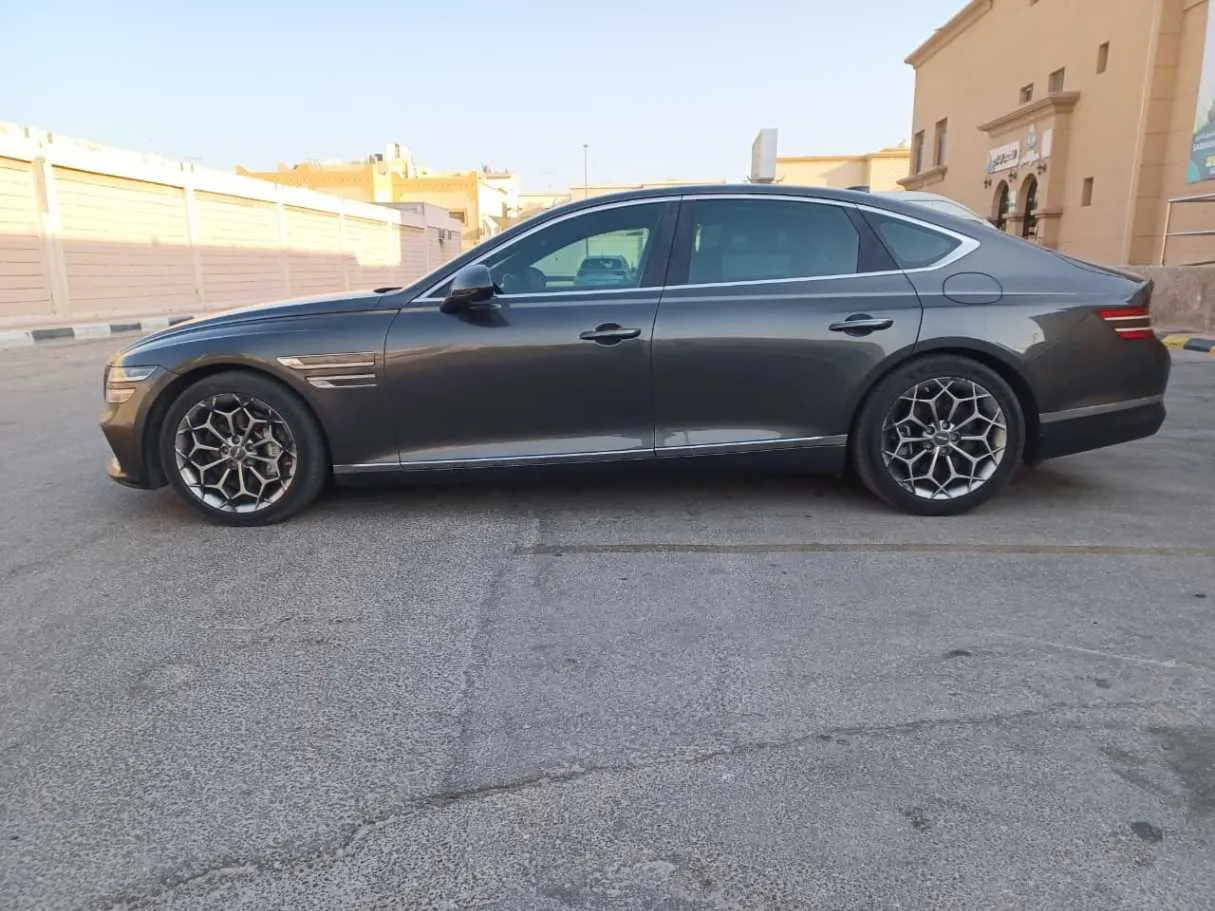 Car image 8